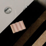 Seifenschale rosa im Badezimmer