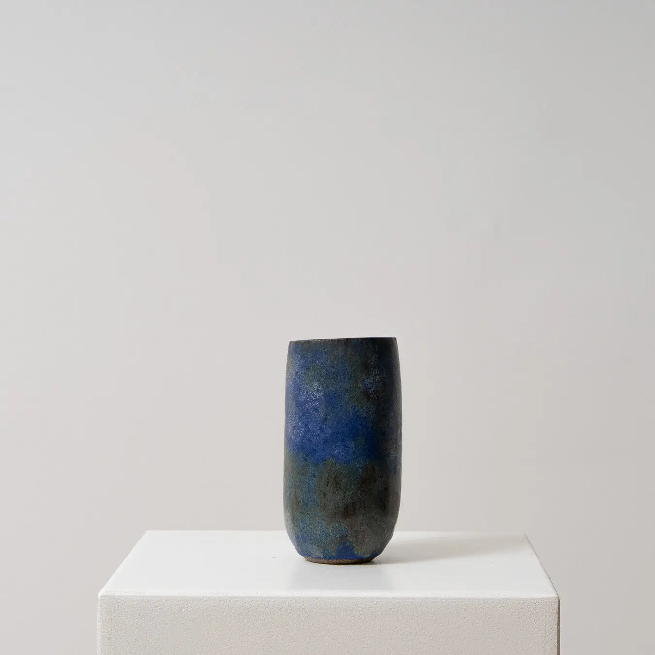 NIA Vase blau bronze - OBAstudios