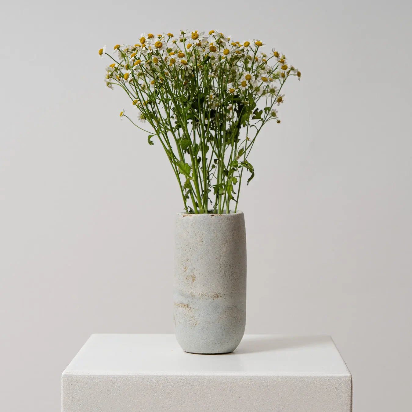 NIA Vase weiss bronze - OBAstudios