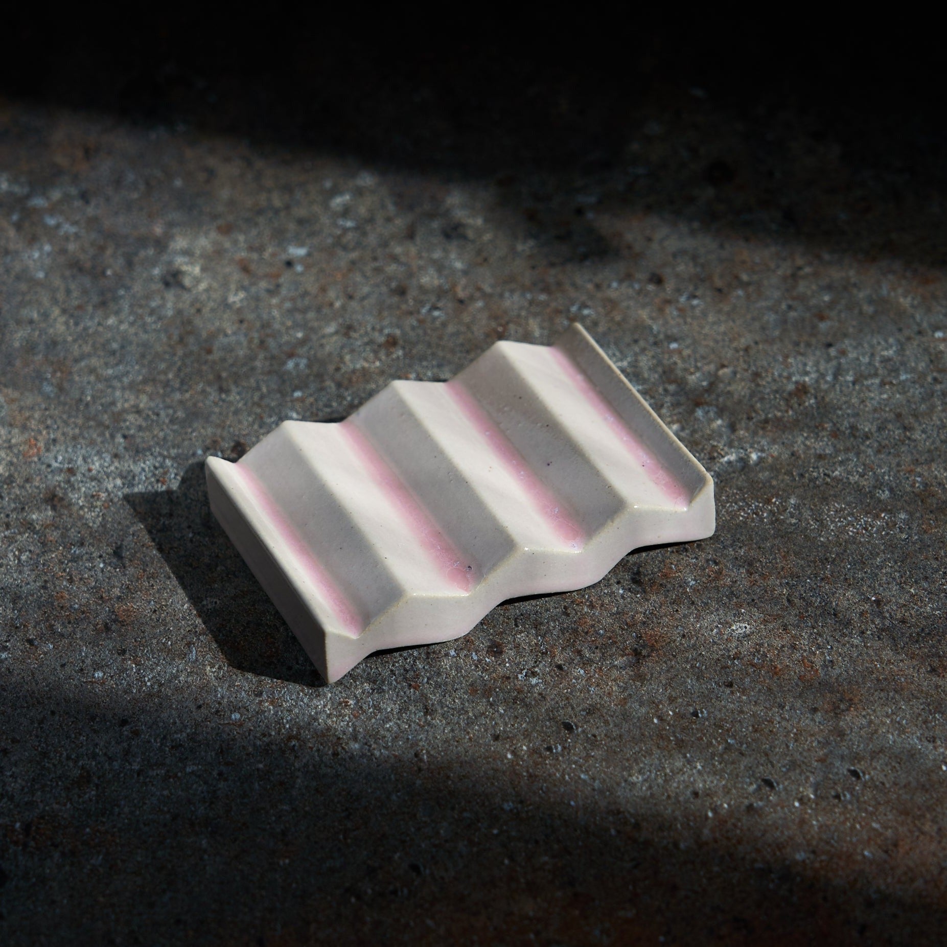 ROCKY M. soap dish in rose